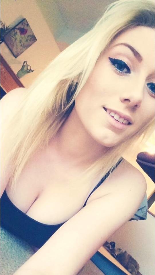 Sexig svensk blond tjej Signe från Linköping 👄